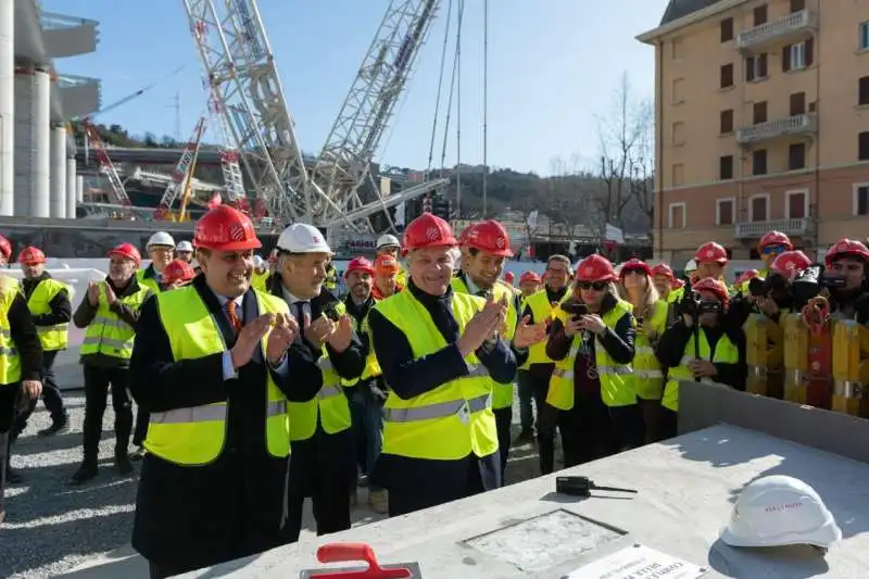 giovanni toti marco bucci pietro salini   completata l'ultima pila del nuovo ponte di genova 1