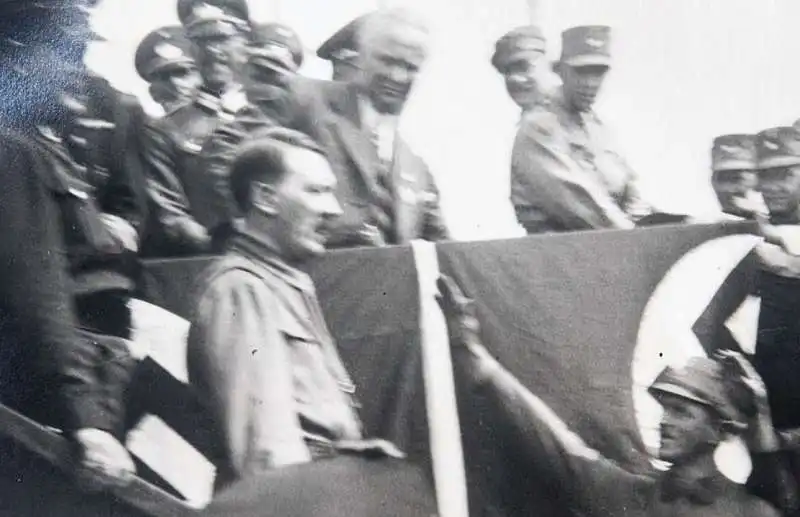 il nazismo visto dalla guardia del corpo di hitler 24