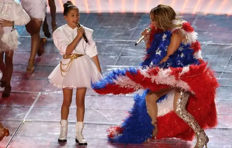 jennifer lopez e la figlie emme al super bowl 1