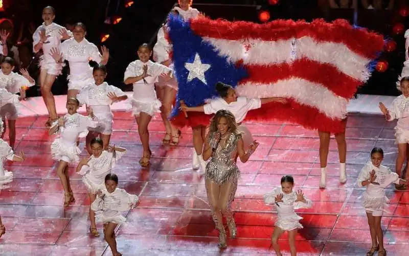 jennifer lopez e la figlie emme al super bowl 3