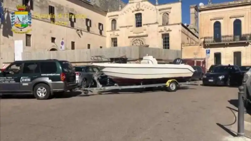 lecce, mezza tonnellata di droga nascosta in barca 9