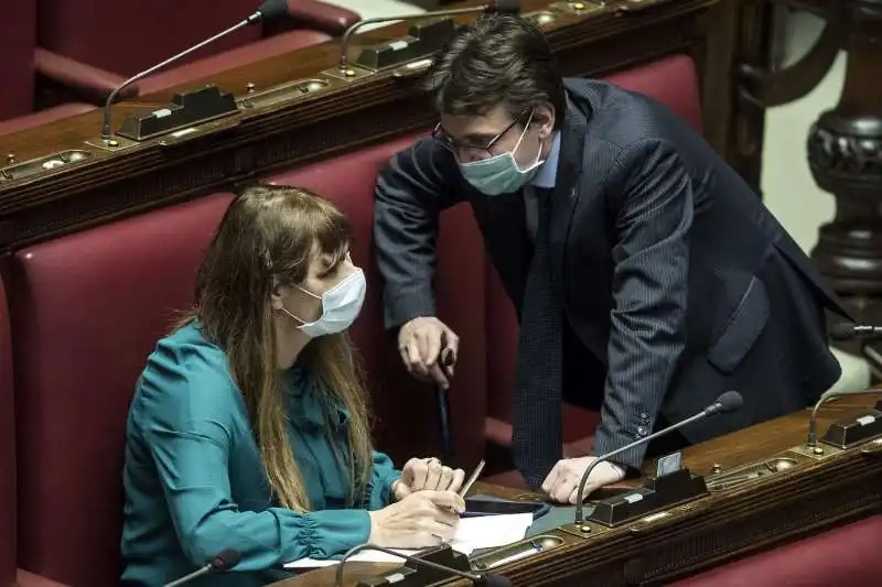 maria teresa baldini e matteo dall'osso con la mascherina a montecitorio 2