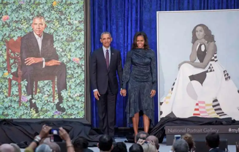 michelle e barack obama e i loro ritratti 