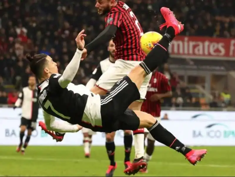 MILAN JUVENTUS - IL TOCCO DI CALABRIA SULLA ROVESCIATA DI CRISTIANO RONALDO 