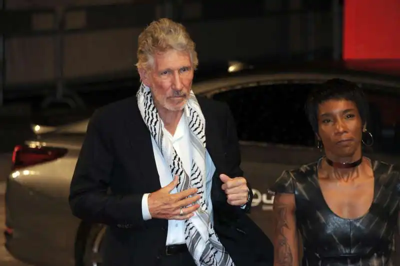 roger waters con la kefiah 2