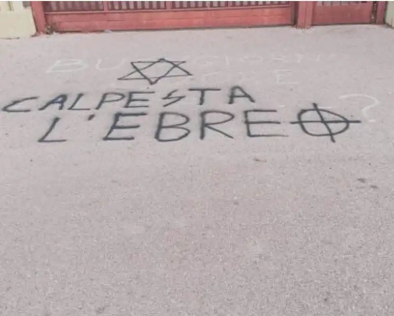 scritte antisemite a pomezia