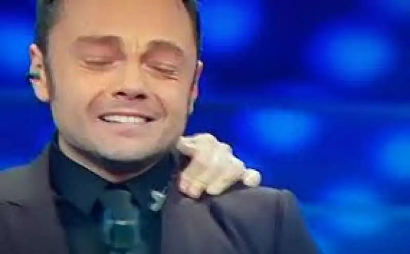 TIZIANO FERRO IN LACRIME A SANREMO