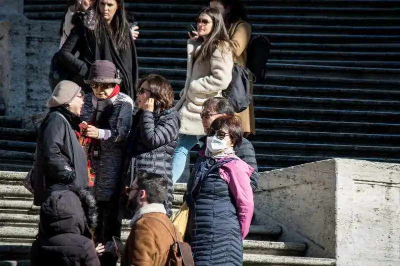 turisti cinesi con la mascherina a roma 6