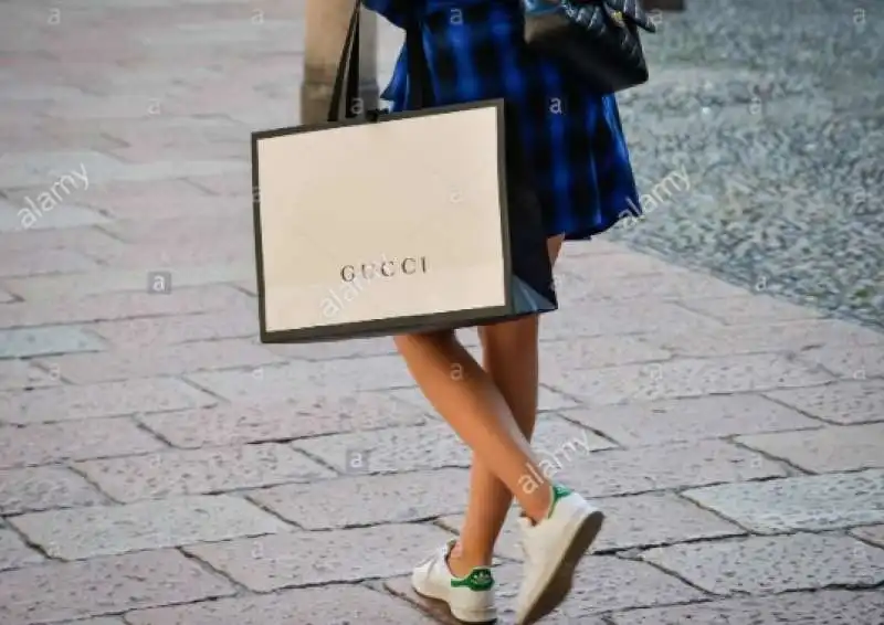 turisti shopping gucci 5