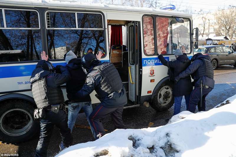 arresti alla protesta per la liberazione di navalny 4