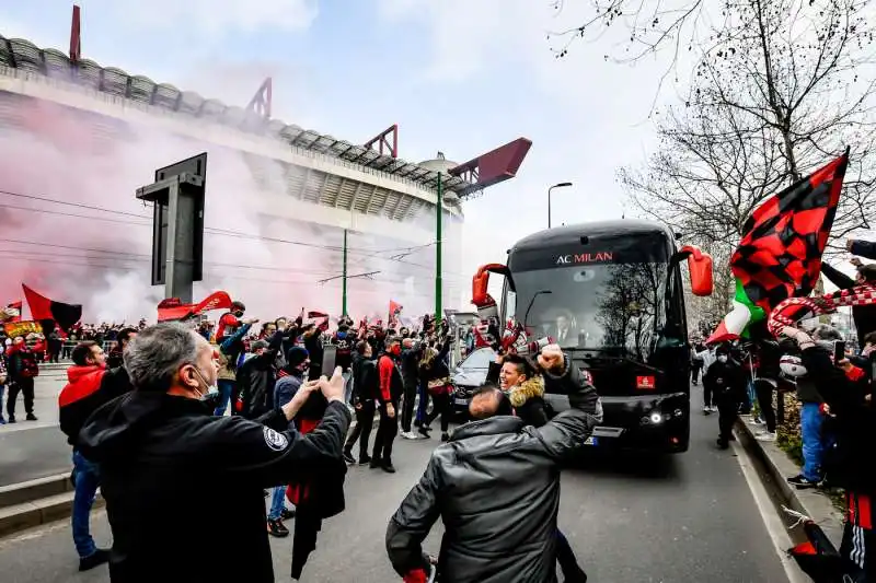 assembramenti a milano