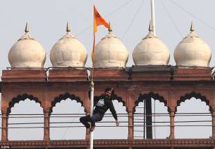 contadini protestano in india 1