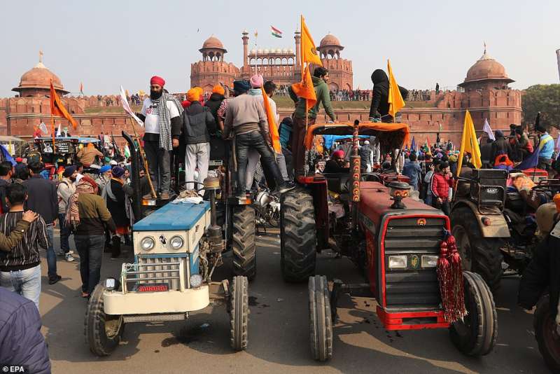 contadini protestano in india