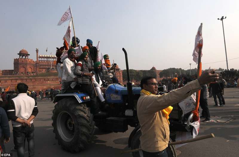 contadini protestano in india 4