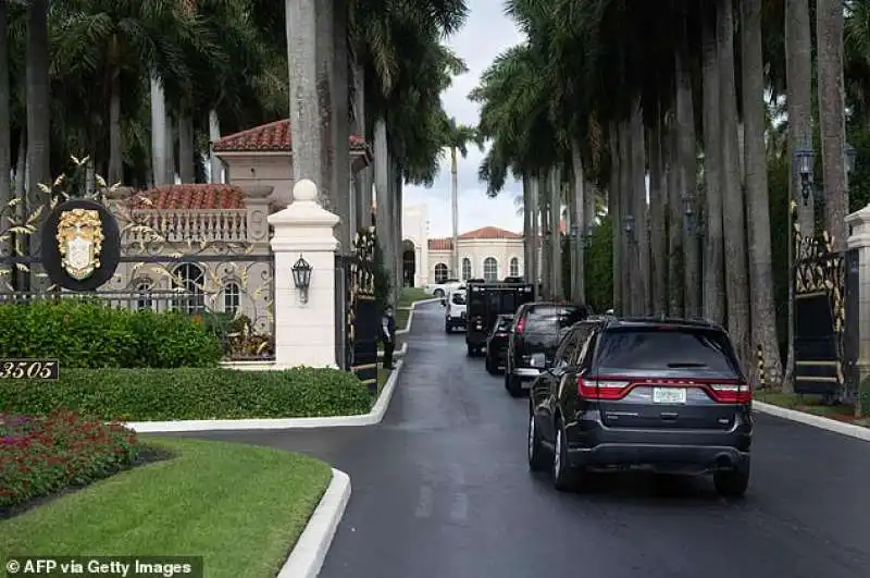 corteo di auto di trump a west palm beach