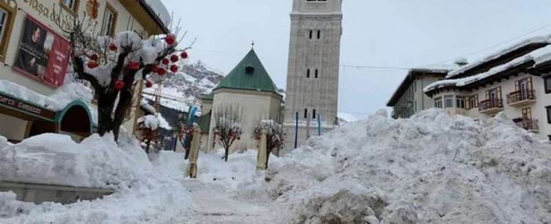 CORTINA CON LA NEVE