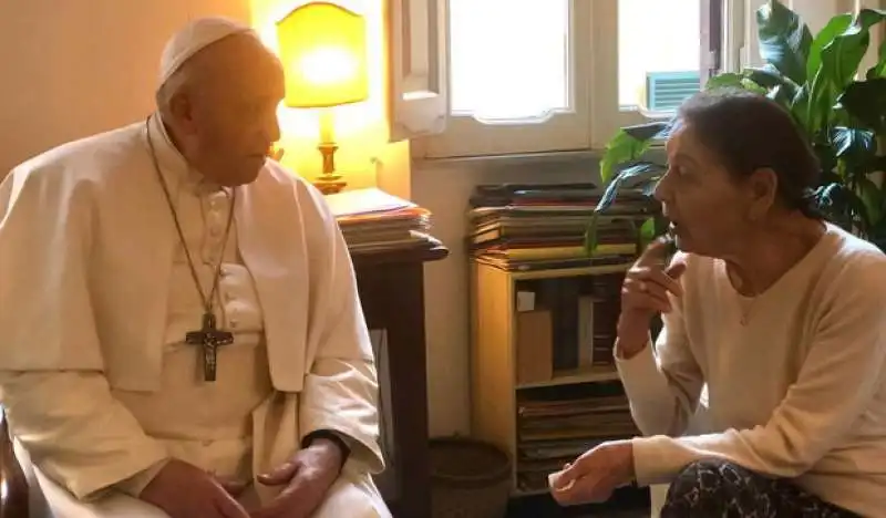 edith bruck e papa francesco 3