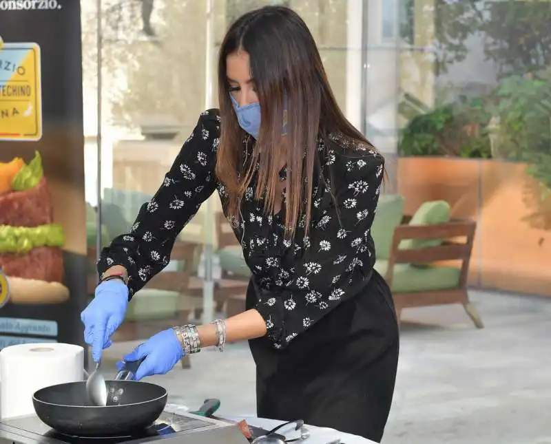 elisabetta gregoraci cucina  foto di bacco (2)