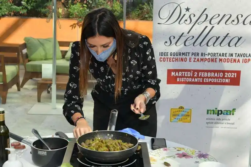 elisabetta gregoraci cucina  foto di bacco (3)