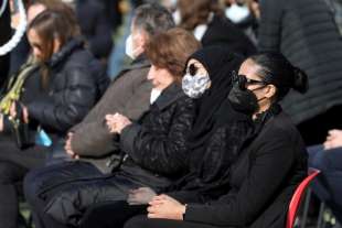 funerale di luca attanasio a limbiate la moglie