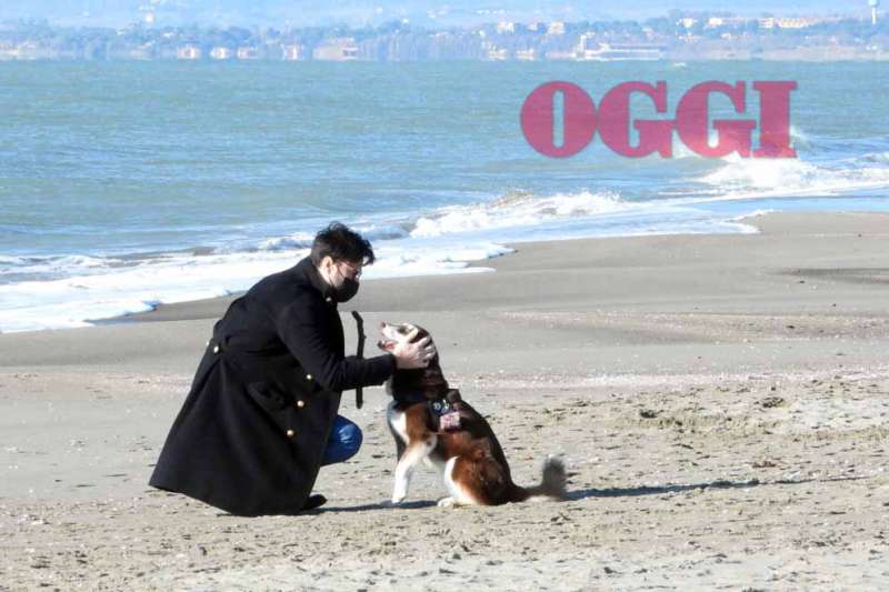 giulio berruti assieme al cane