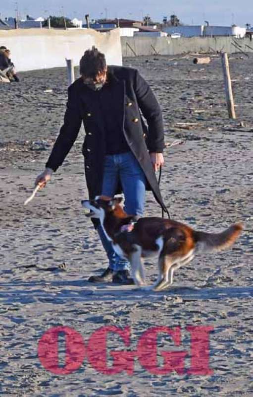 giulio berruti gioca col cane