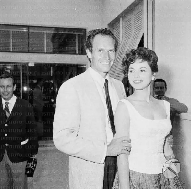 haya harareet con charlton heston alla prima di ben hur 