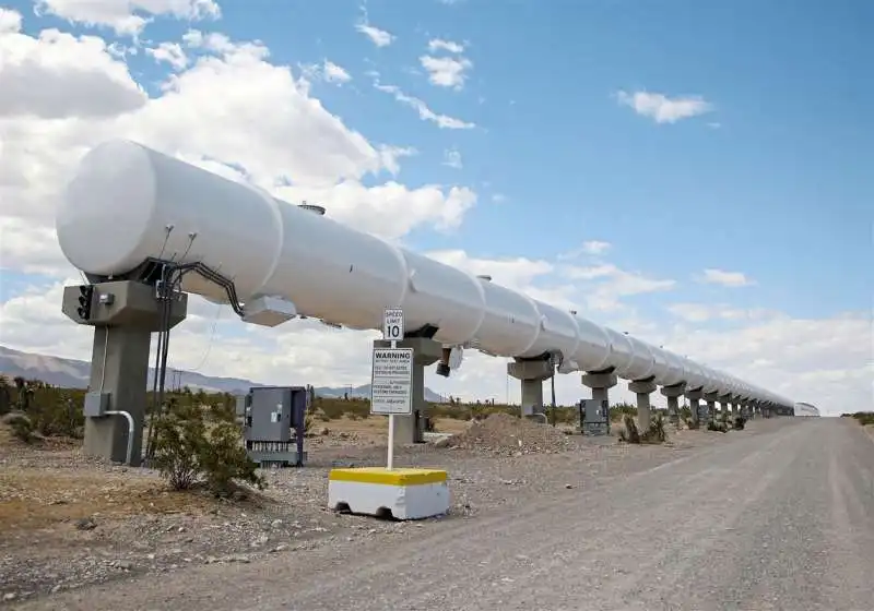 i tubi su cui viaggera' hyperloop 