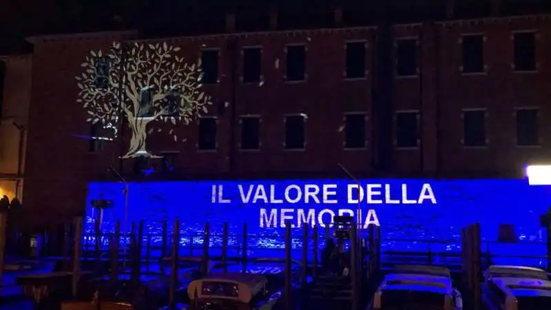 installazione luminosa per ricordare giovanni palatucci