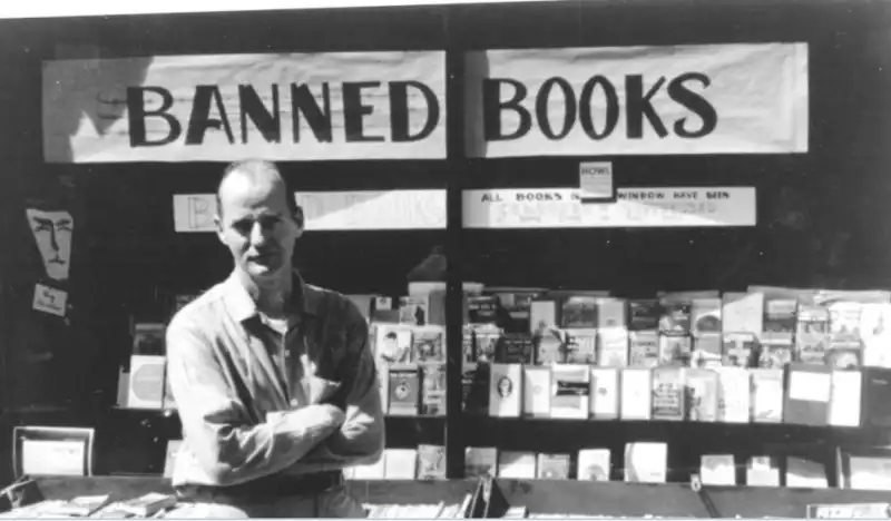 LAWRENCE FERLINGHETTI