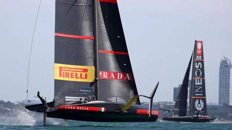 LUNA ROSSA 4