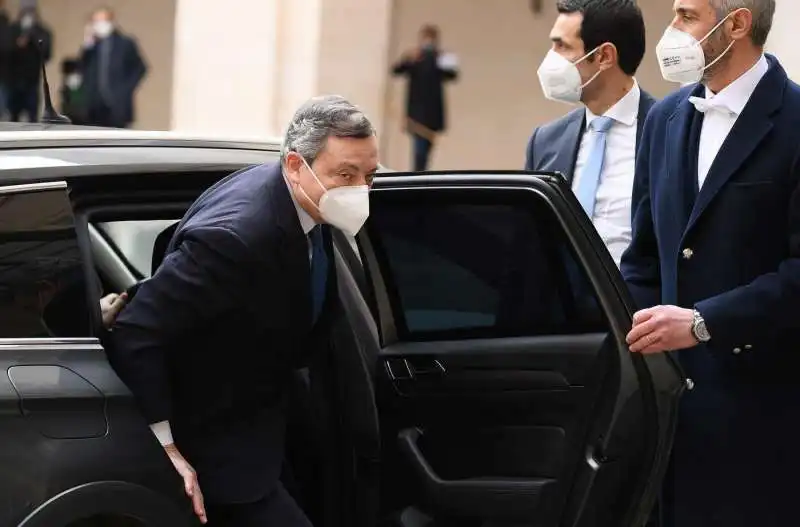 mario draghi arriva al quirinale