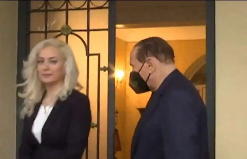 MARTA FASCINA E SILVIO BERLUSCONI NELLA CASA DI ROMA  