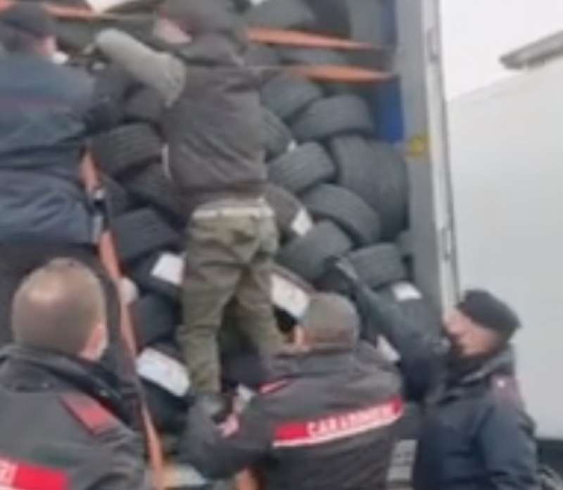 migranti afghani nel camion in brianza 3