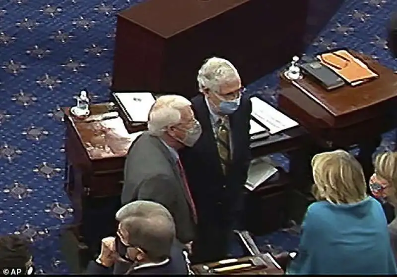 MITCH MCCONNELL IN AULA AL SENATO 