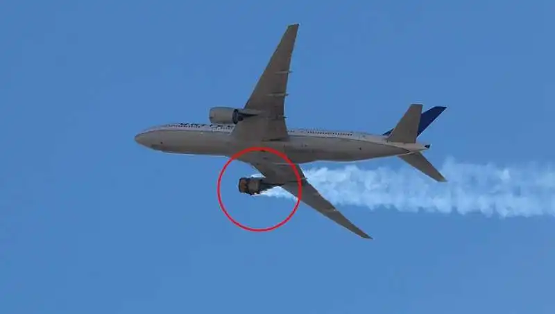 motore in fiamme   boeing 777 united airlines 