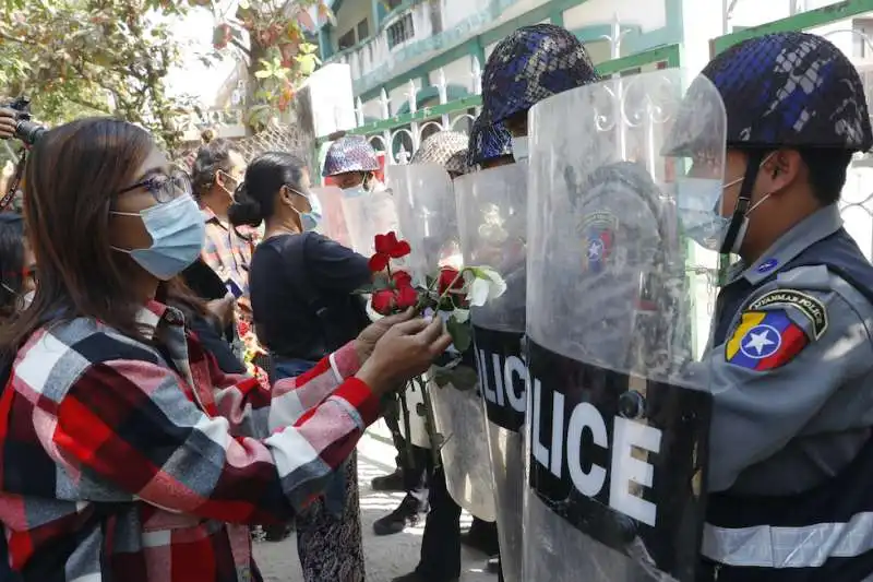 myanmar proteste e polizia