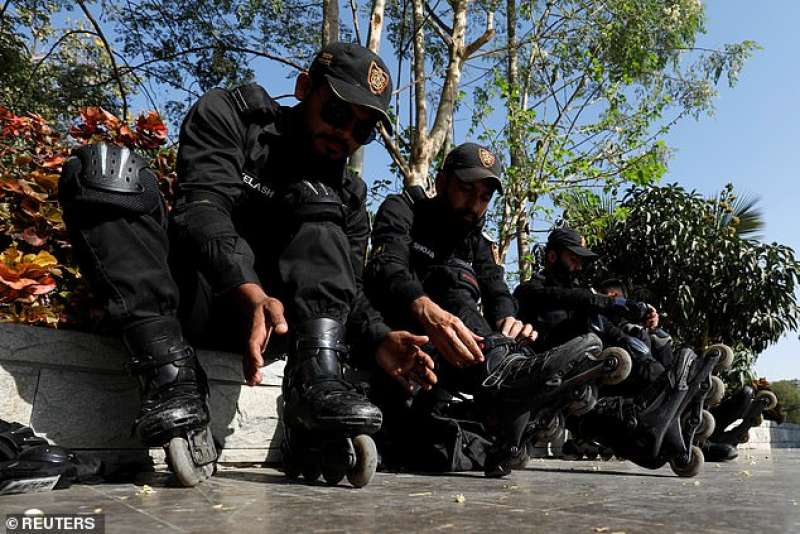 polizia rollerblade pakistan 1