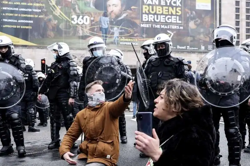 proteste contro il lockdown  a bruxelles 