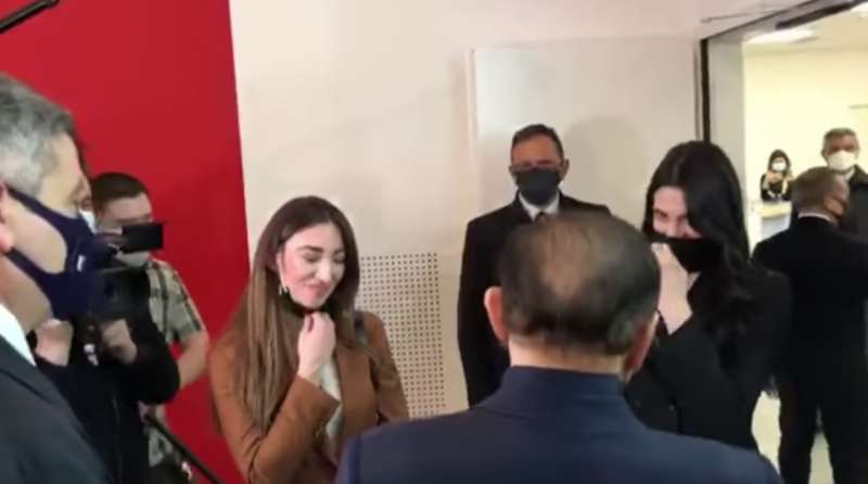 silvio berlusconi con le ragazze