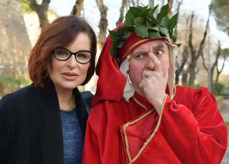 simona borioni con guido marini che fa dante alighieri  foto di bacco