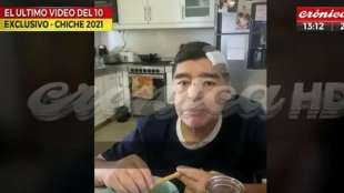 un frame del video di maradona