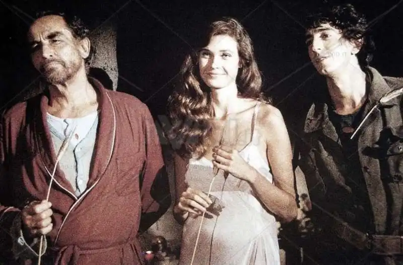 vittorio gassman carol alt sergio rubini   mortacci