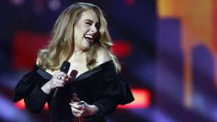 adele ai brit awards 18