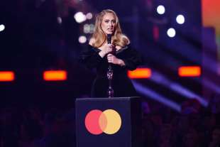 adele ai brit awards 4