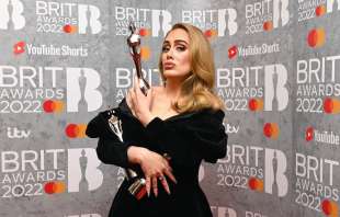 adele ai brit awards 8