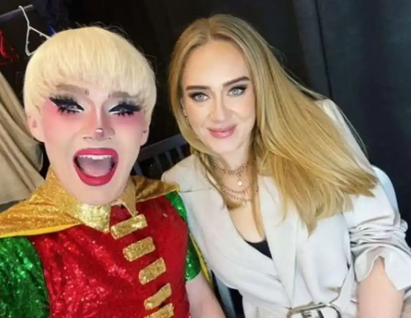 adele ubriaca fa la pole dance in un locale gay di londra 2