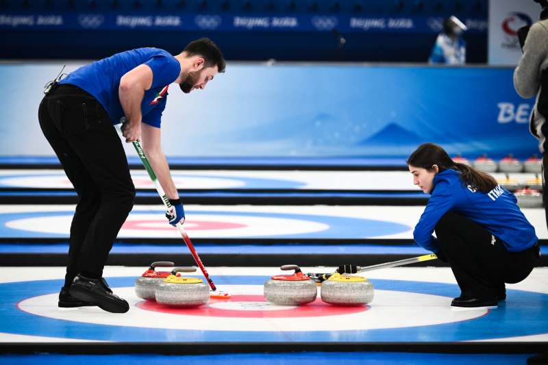 amos mosaner e stefania constantini campioni olimpici di curling 10