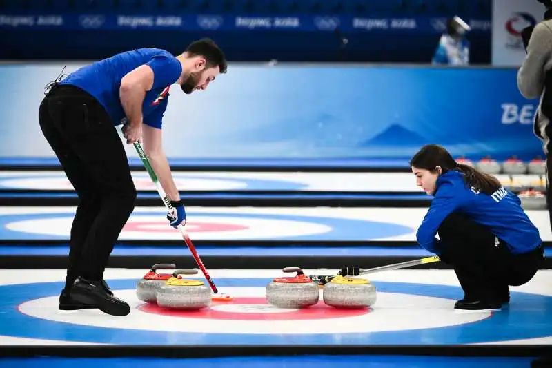 amos mosaner e stefania constantini campioni olimpici di curling 10