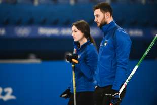 amos mosaner e stefania constantini campioni olimpici di curling 19